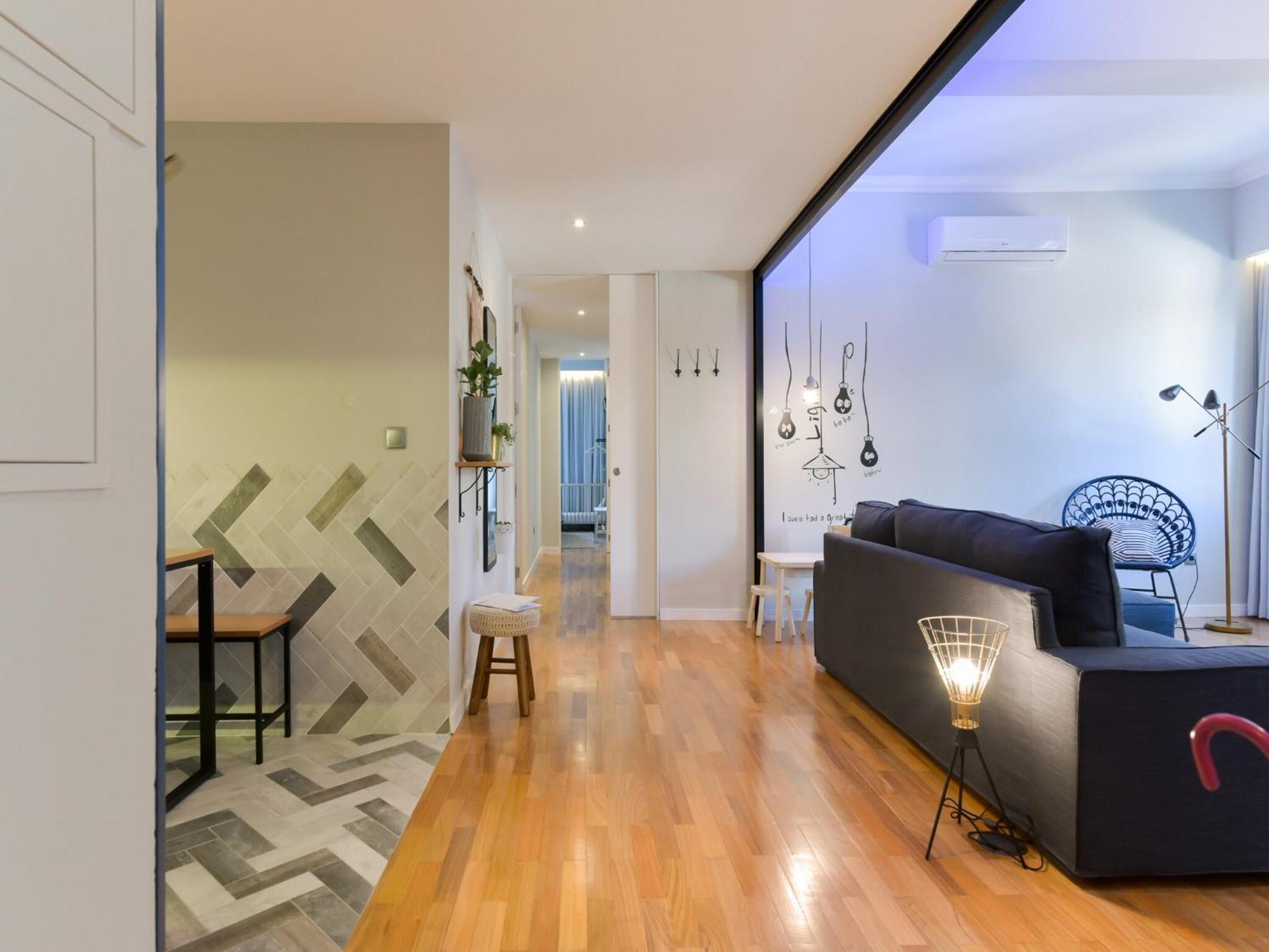 Modern For 13 Guests Apartment *