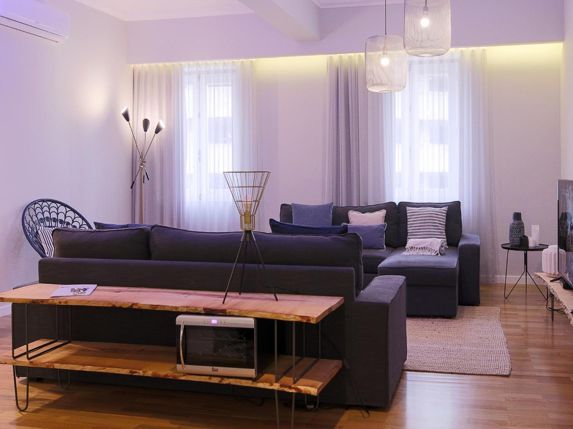 Modern For 13 Guests *
