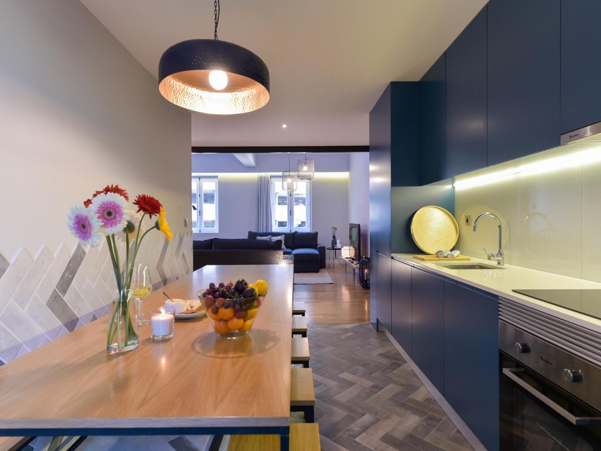 Modern For 13 Guests *